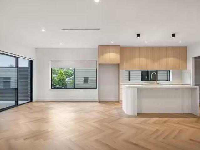 Deal! 9B Larien Crescent, Birrong, NSW 2143