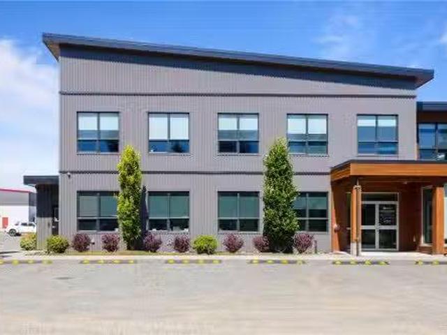 Charming C 2218 Airport Rd, Campbell River, BC, V9H 0E2 comm.