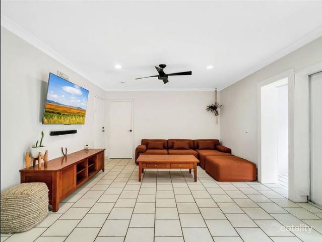 Unique Country Living – Space for the Caravan, Boat, Projects & More