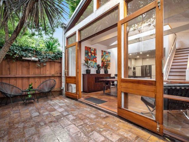 Unique Courtyard Entertainer