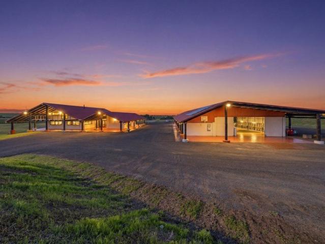 UNIQUE COASTAL HOMESTEAD River Frontage, Helipad, Airstrip, Accommodation for 60 80