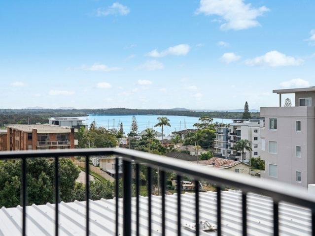 Unique CBD apartment with stunning waterway views