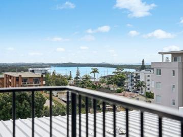 Unique CBD apartment with stunning waterway views