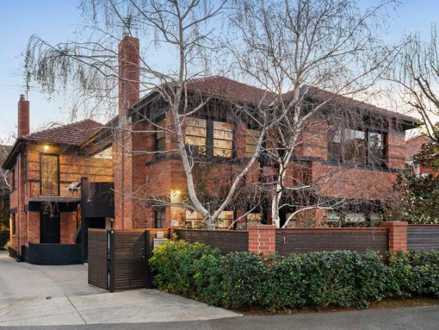 Unique and Boutique Art Deco Oasis