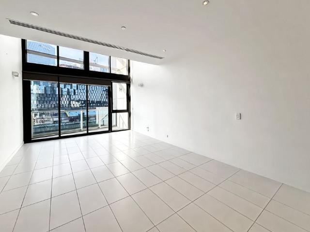 Unique and spacious Townhouse with Great Views!