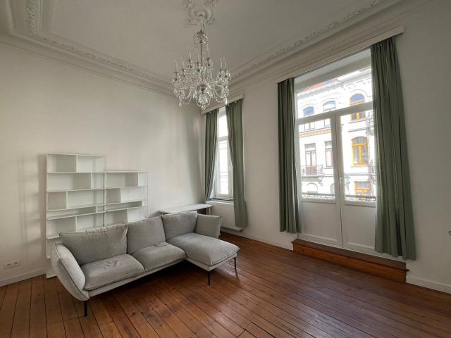 Unique apartment in Maison de Maître, south facing terrace