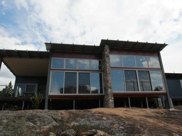 Unique Architecturally Designed Home Escape to Nature