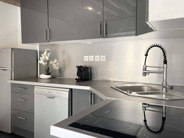Unique Authentic Apartment in Le Marais