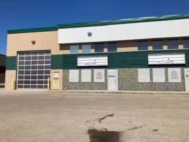 Deal! Bay #6 & Avenue, Clairmont, AB, T0H 0W0 commercial for.