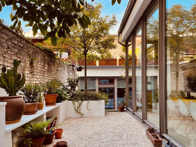 Unique Backyard Loft with Roof Garden and Patio in Dusseldorf Bilk, Dusseldorf Amsterdam Apartments for Rent