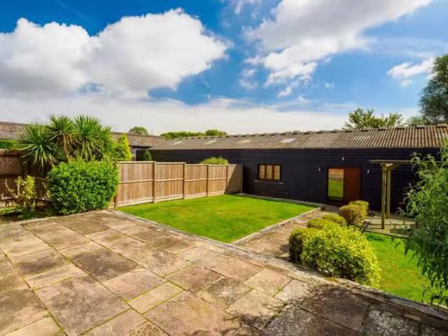 For Rent! Barn for rent in The Street, Postling, Hythe, CT21