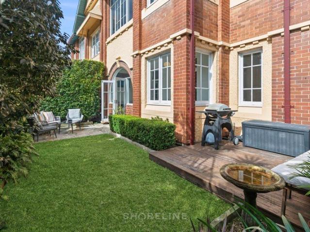 Unique ground floor, house like garden apartment