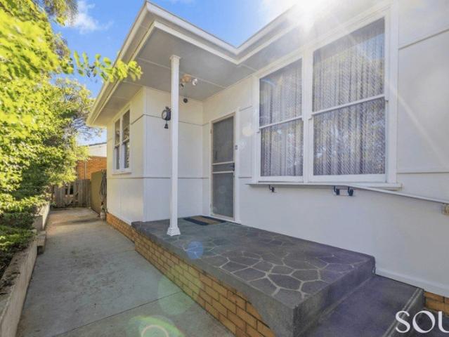 Unique Dual Living Opportunity!