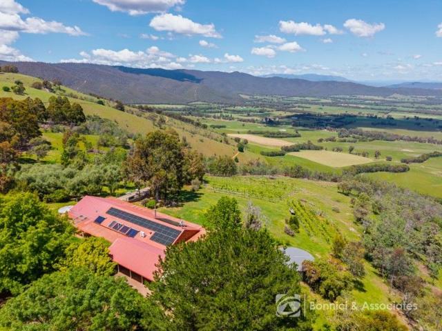 UNIQUE ECO RETREAT WITH BREATHTAKING VIEWS JUST MINUTES FROM BEECHWORTH