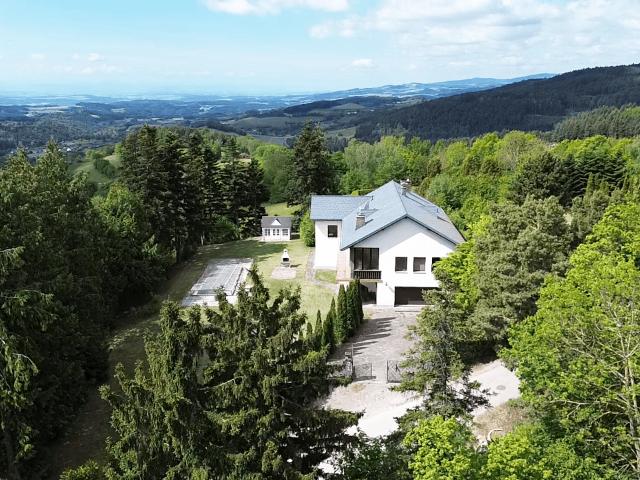 Unique Estate – View onto the Jauerling, Wachau, Melk, and the Alps!