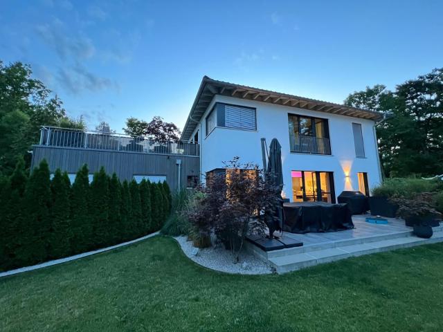 Unique, exclusively fitted Baufritz eco villa on Lake Ammer in prime Riederau location