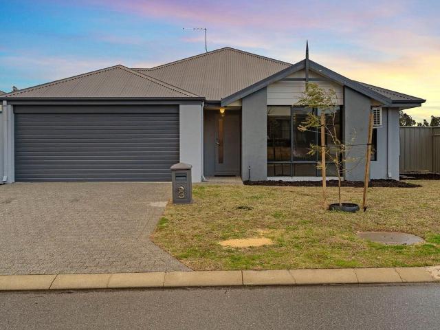 Unique family home on Ryhill Crescent!