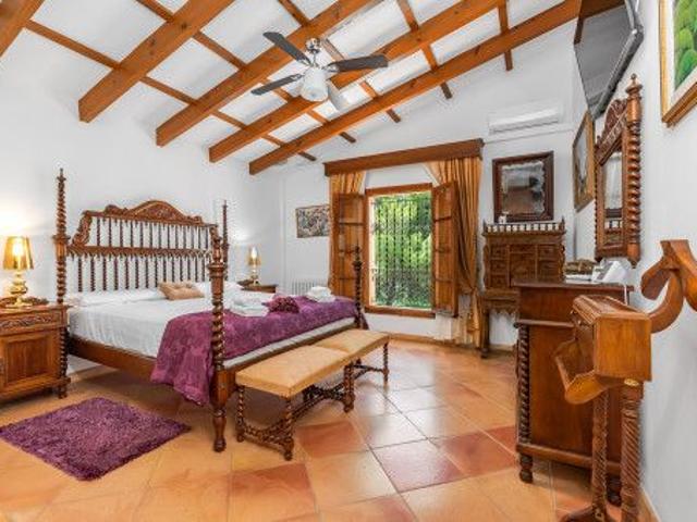 Unique house with access to private beach and unique architecture available from fall