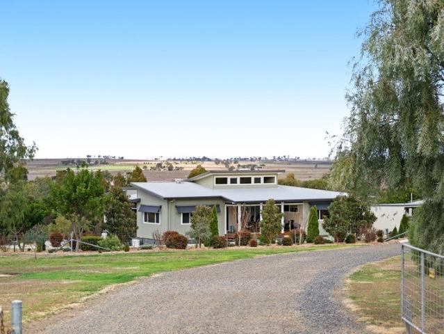 UNIQUE, HOLISTIC DESIGN, LIFESTYLE ACREAGE PROPERTY S E QLD