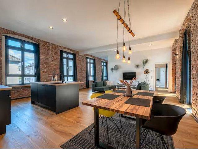 Unique Industrial Loft: 100 m² Design + 20 m² XL Balkon