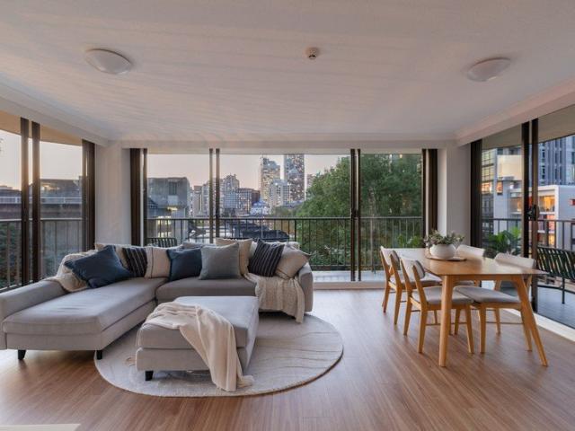 Unique in/outdoor sky home wrapped in Sydney views