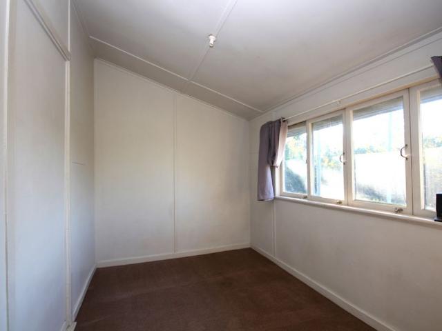 Unique One Bedroom Unit in Convenient Riverview Location