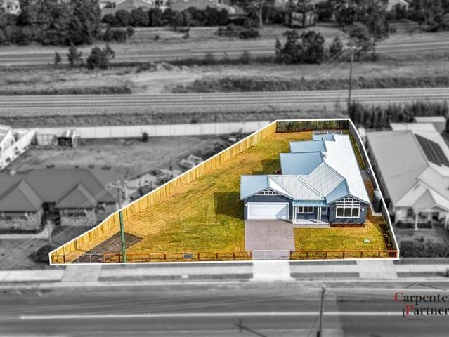 UNIQUE OFFERING BRAND NEW FAMILY HOME ON 1,087sqm!
