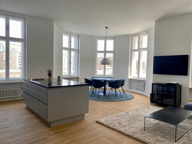 UNIQUE OLD BUILDING WITH CHARM AND EXCLUSIVE EQUIPMENT Directly at the Spree in Berlin Kreuzberg, Berlin Amsterdam Apartments for Rent