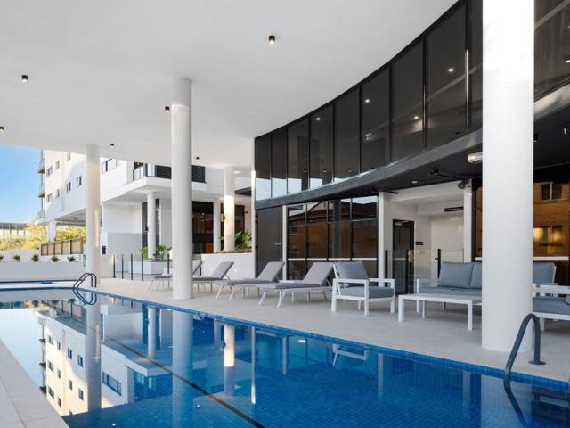 Unique Opportunity! 2 Bedroom, 2 Carpark & Storage Apartment in Stones Corner