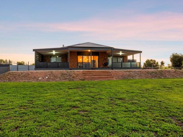 UNIQUE OPPORTUNITY COASTAL LIFESTYLE MEETS ACREAGE LIVING