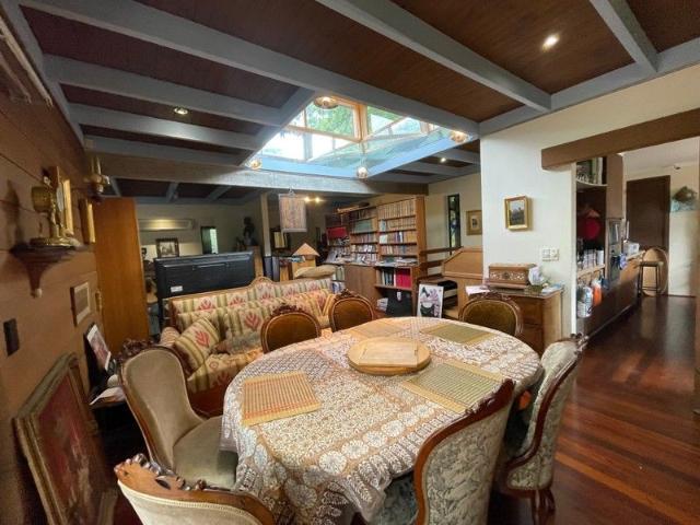 UNIQUE OPPORTUNITY IN DONVALE: EXCLUSIVE SECLUDED LOCATION