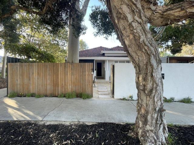 UNIQUE OPPORTUNITY R60 SITE WITH REAR LANE ACCESS. ROOM FOR A GRANNY FLAT