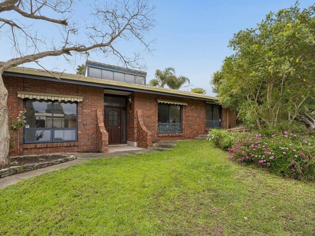Unique Large Family Home 4 Bedrooms, 2 Bathrooms, Pool & Fantastic Location
