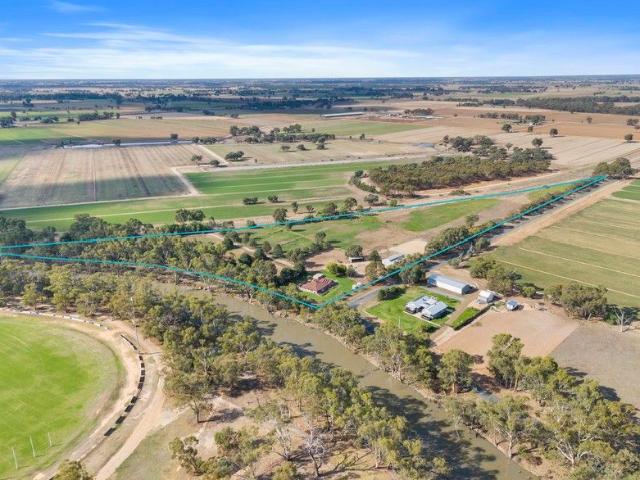 UNIQUE HORSE E PROPERTY WITH LOADS TO OFFER