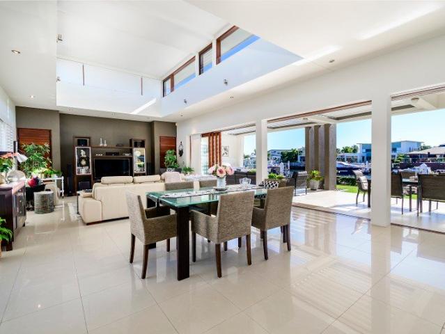 Unique luxury property facing NE in one of the best streets! 44 North Point Bvd