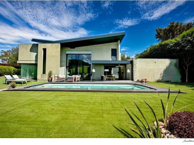 Unique Maison d'Architecte avec piscine et nature environnante