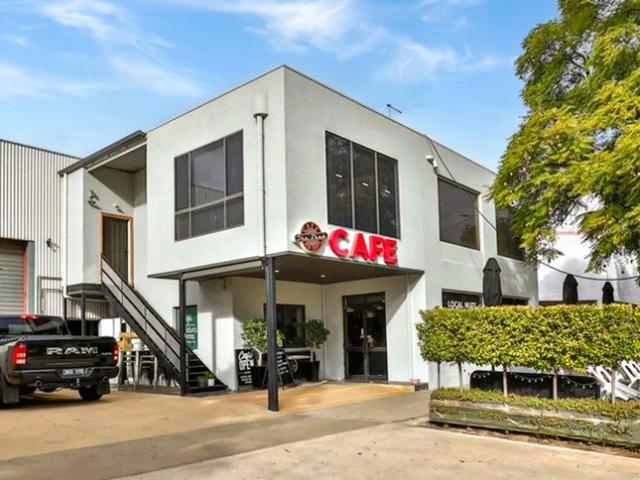 Unique Multi Use Commercial/Residential Building