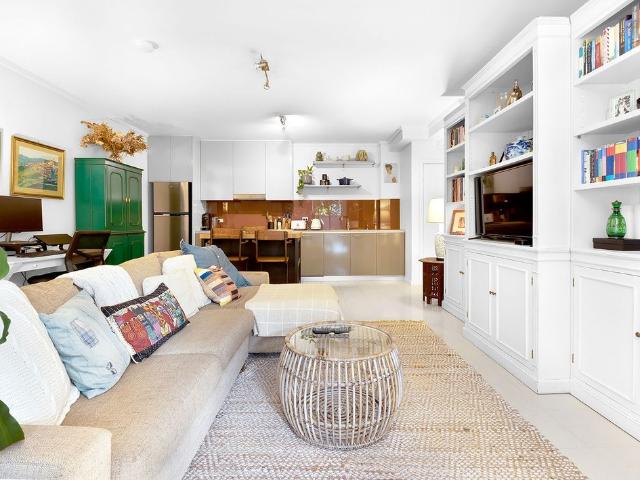 Unique north facing one bedder with two large courtyards
