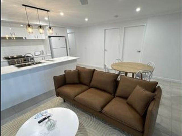 UNIQUE SHARE HOUSE EACH TENANT HAS 2 ROOMS, ENSUITE, AIR CON, Q/BED ONLY 2 OTHER TENANTS INCLS ALL BILLS