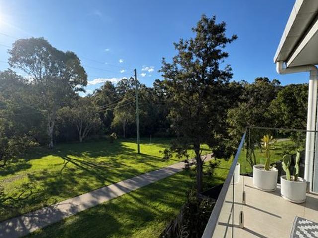Unique park facing unit, prime Chermside position