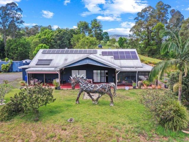 UNIQUE RETREAT WITH MAGNIFICENT VIEWS