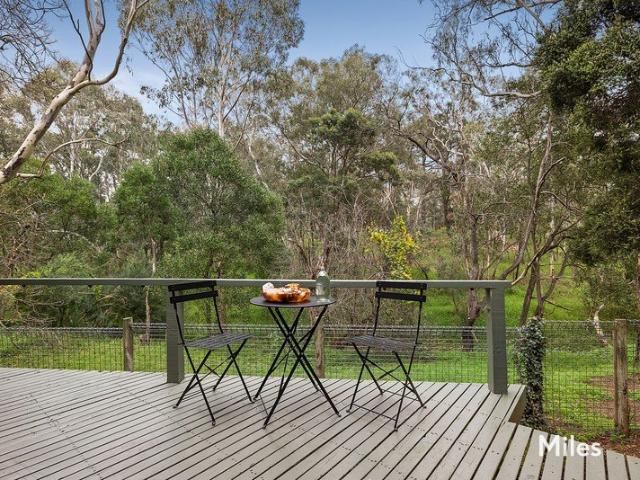 Unique Retreat Overlooking Tranquil Parkland