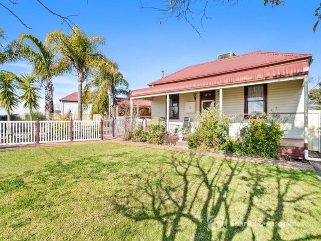 LAKE KING AT YOUR BACK DOOR: A RUTHERGLEN RARE FIND