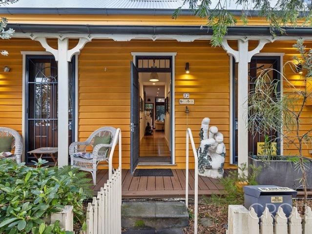Unique Waterside Artists Retreat Fully Furnished Home