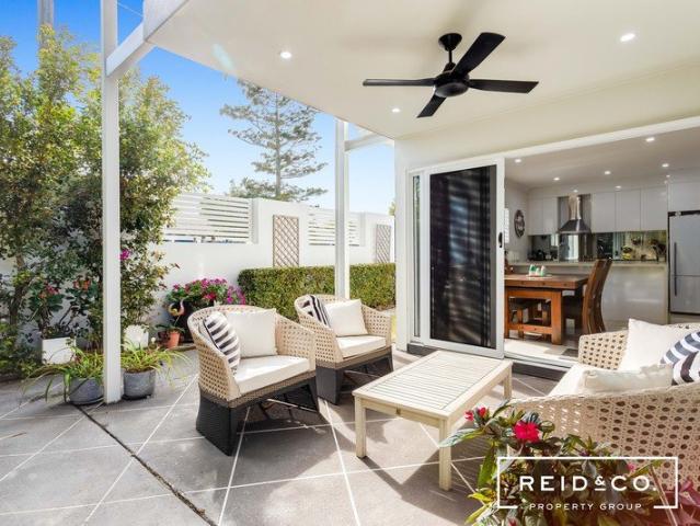 Unique Town Home with exclusive courtyard entrance