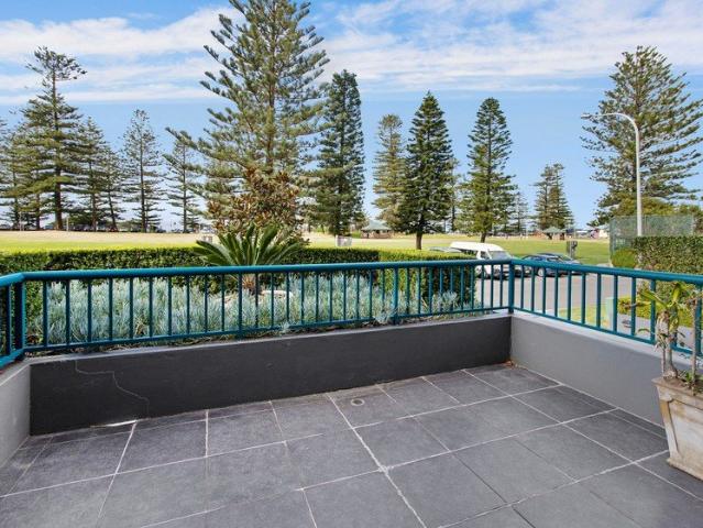 Unique Three Bedroom Beaside Living!