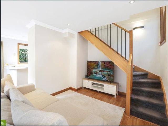 “Unique Two Bedroom Townhouse close to city centre ”