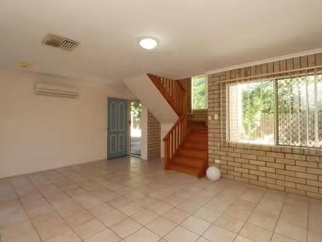 Charming UNIT 2/3 Bakhash Street, Menzies, QLD 4825