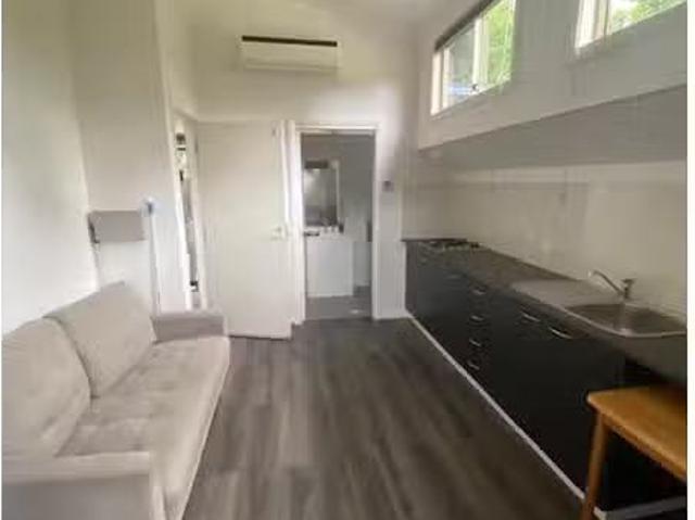 Nice Unit / 34 Sunset Boulevard, NORTH LAMBTON Apartment for r.