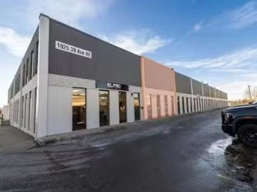 Calgary, Alberta - Office room